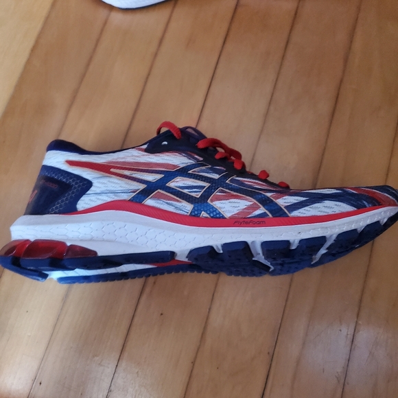 Running Shoes Asics - Picture 2 of 4